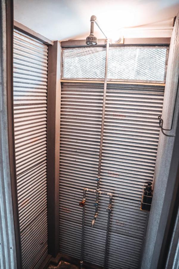 Warehouse Hostel Тау Экстерьер фото